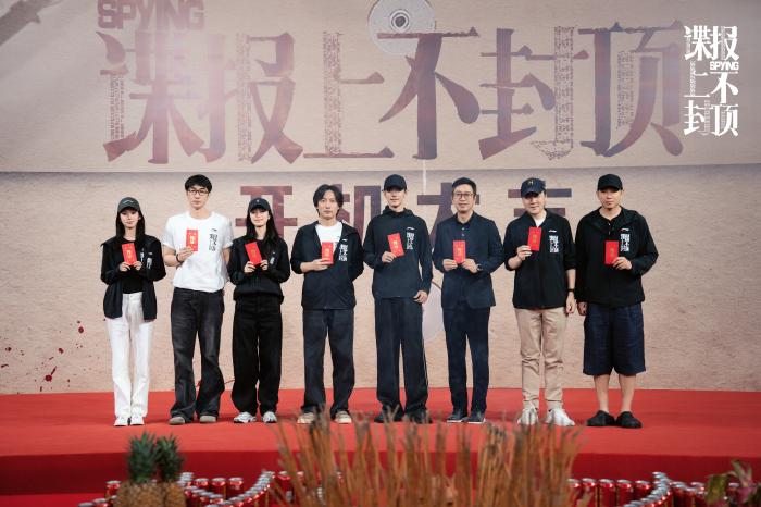 09主创合影.jpg